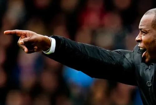 Menzo gaat Chinese talenten trainen