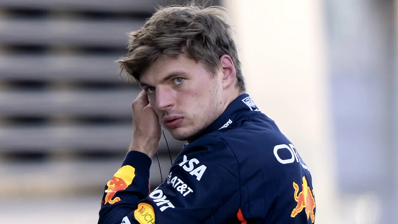Klagende Verstappen tijdens kwalificatie GP Oostenrijk: 'De auto is compleet onbestuurbaar!'