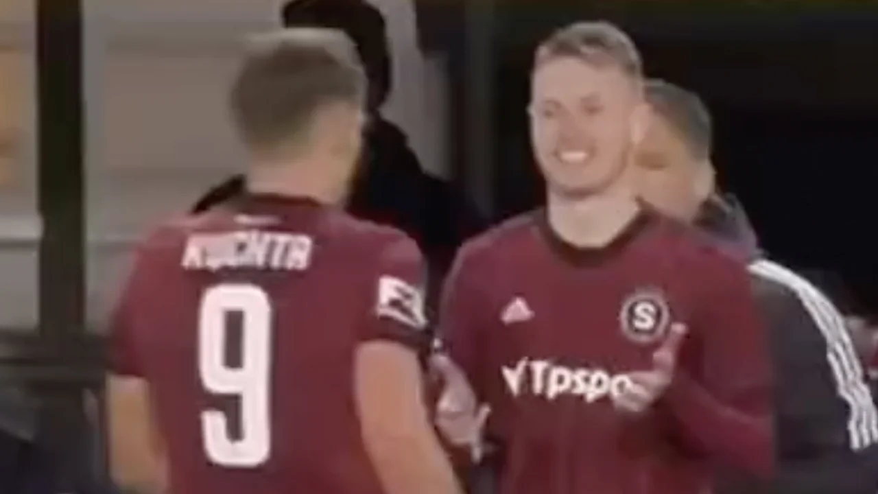 Video: hartverwarmend applaus voor Jakub Jankto na coming-out