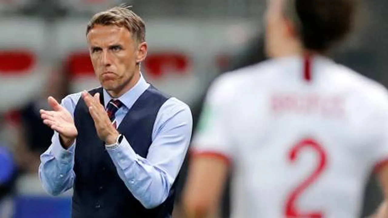 Neville stopt per direct als bondscoach Engelse voetbalsters