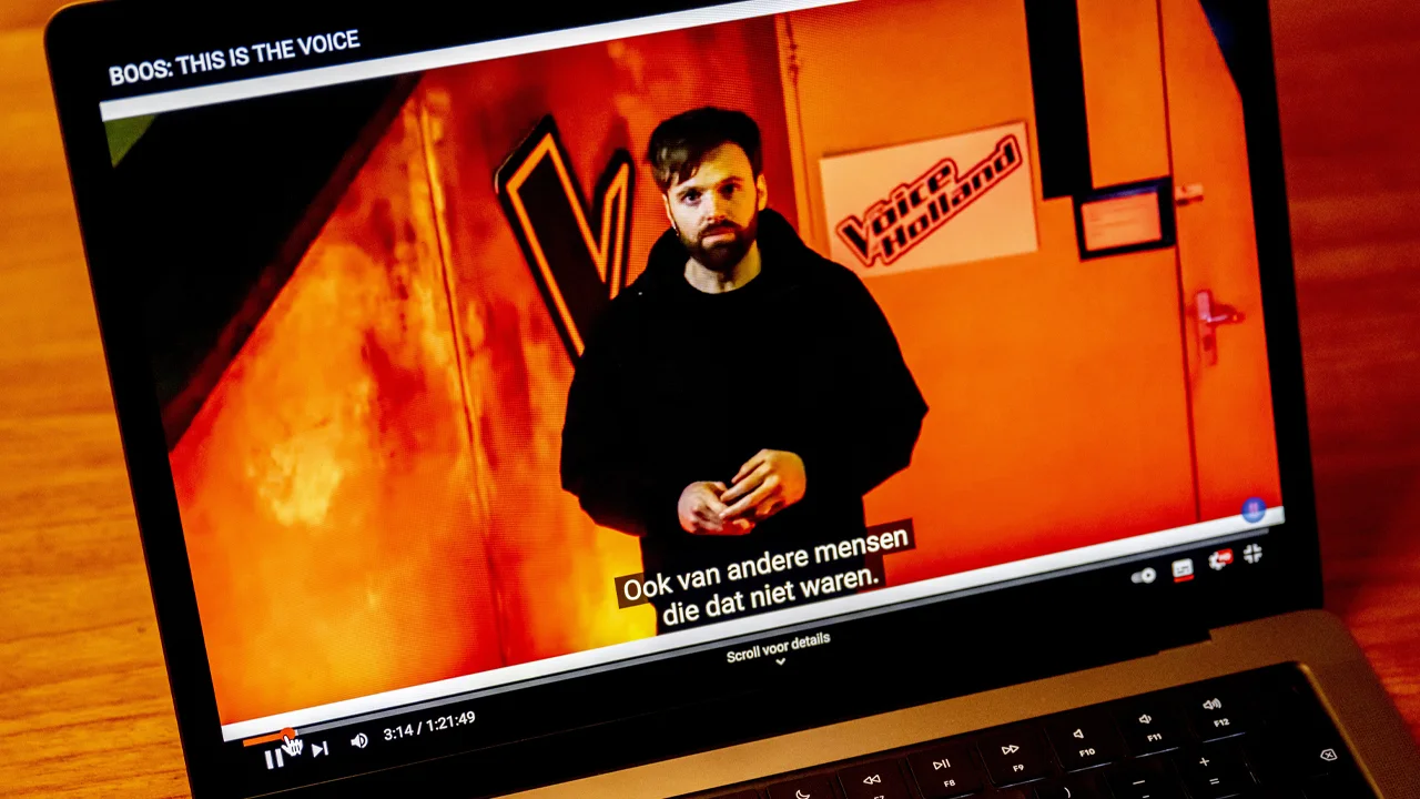 Tim Hofman en BOOS blikken in podcastserie terug op The Voice-onderzoek