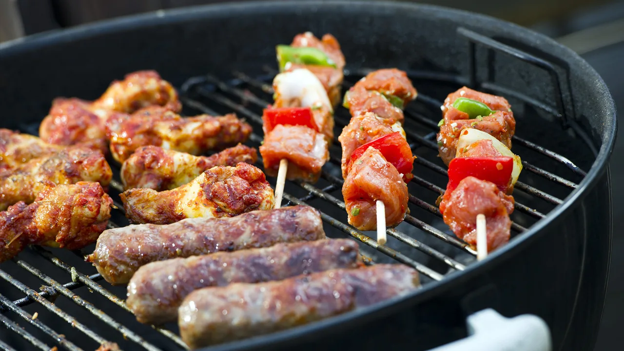 Dierenrechtenclub roept vrouwen op geen seks te hebben met vleesetende mannen