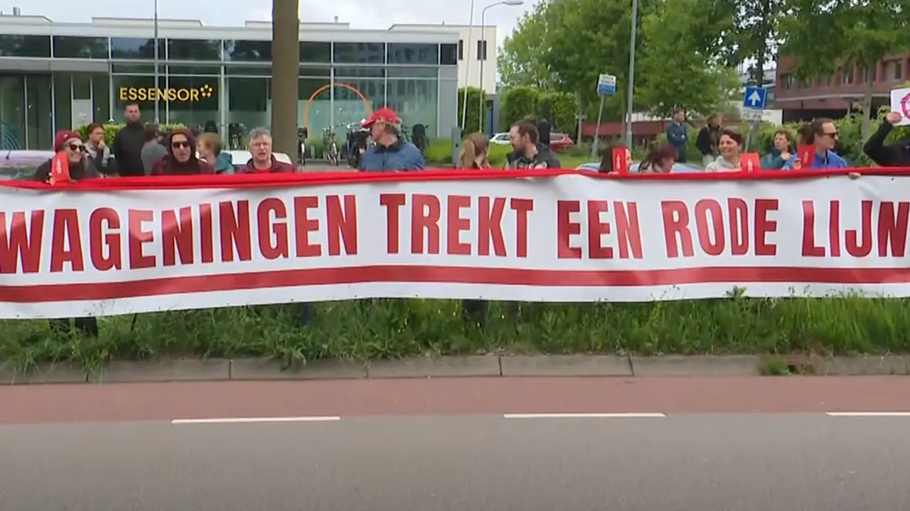 Honderden mensen demonstreren tegen komst Schoof en Bosma in Wageningen