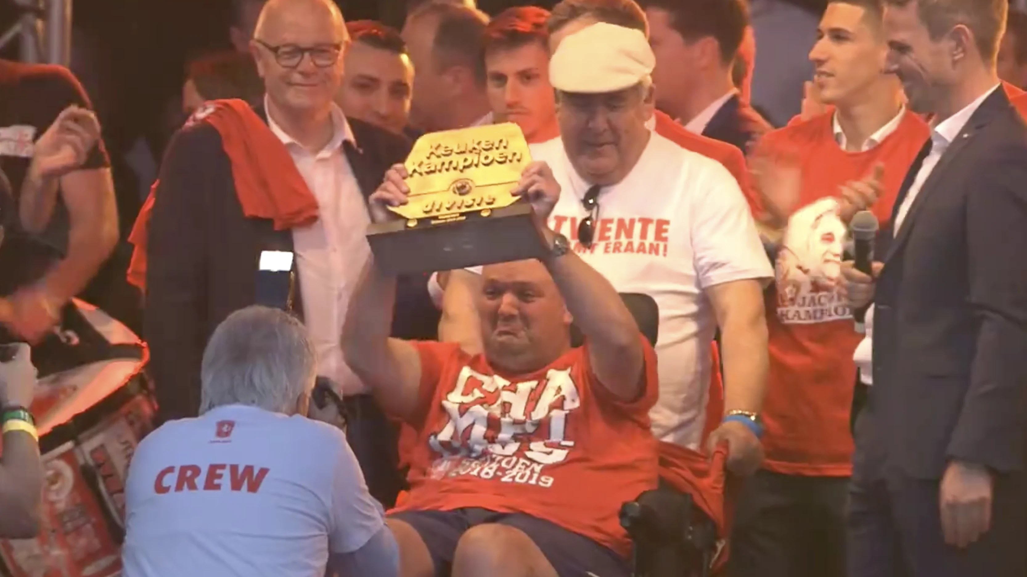 PRACHTIG! Brama geeft prijs aan superfan Laurens