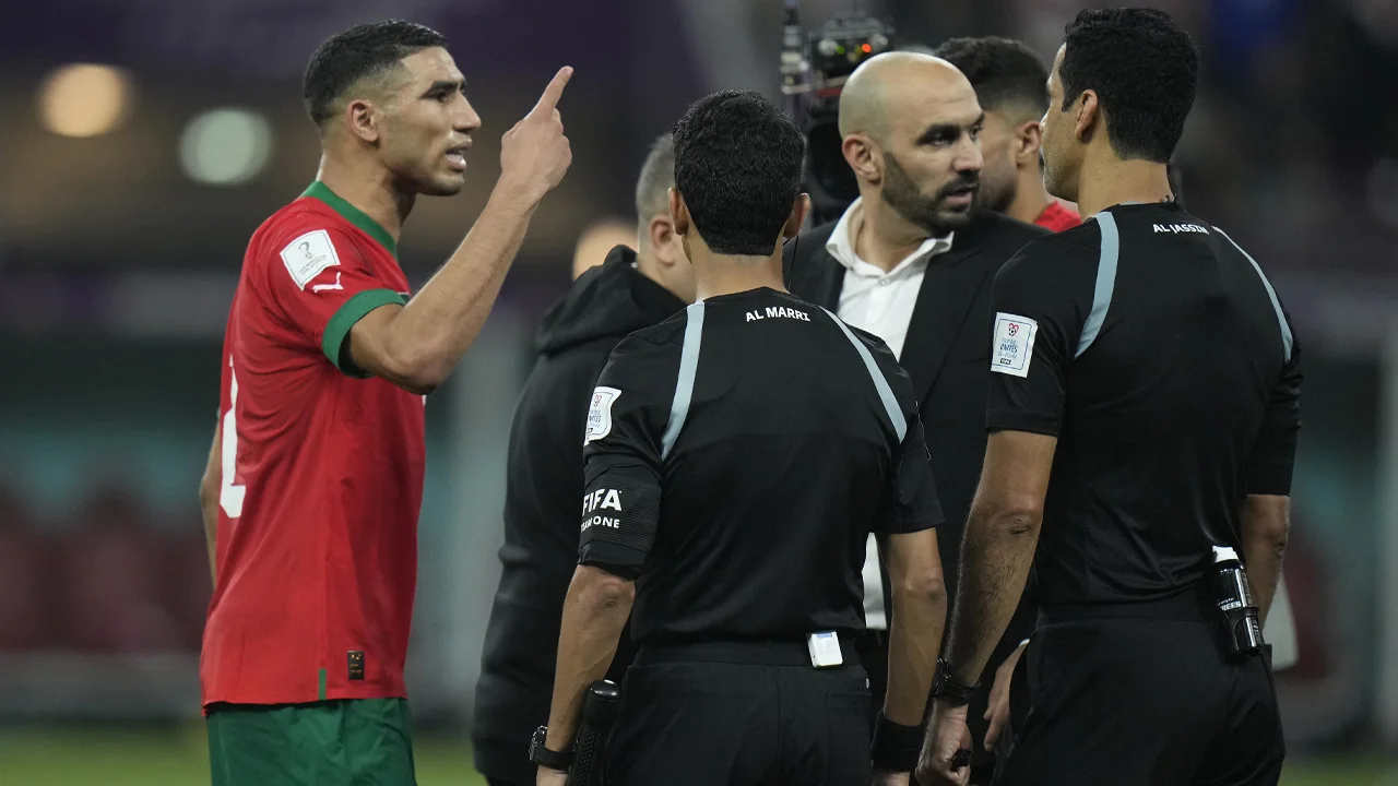 Hakimi verontschuldigt zich bij FIFA-baas Infantino na woedeuitbarsting: 'Hij is mijn vriend'