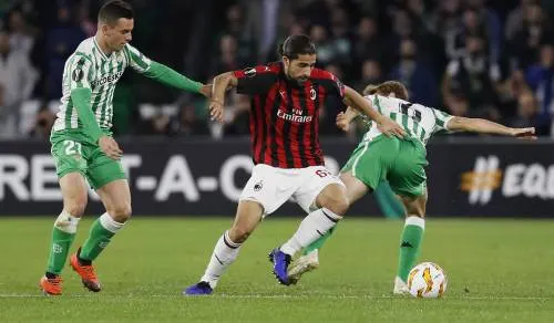 Betis houdt koppositie na 1-1 tegen Milan