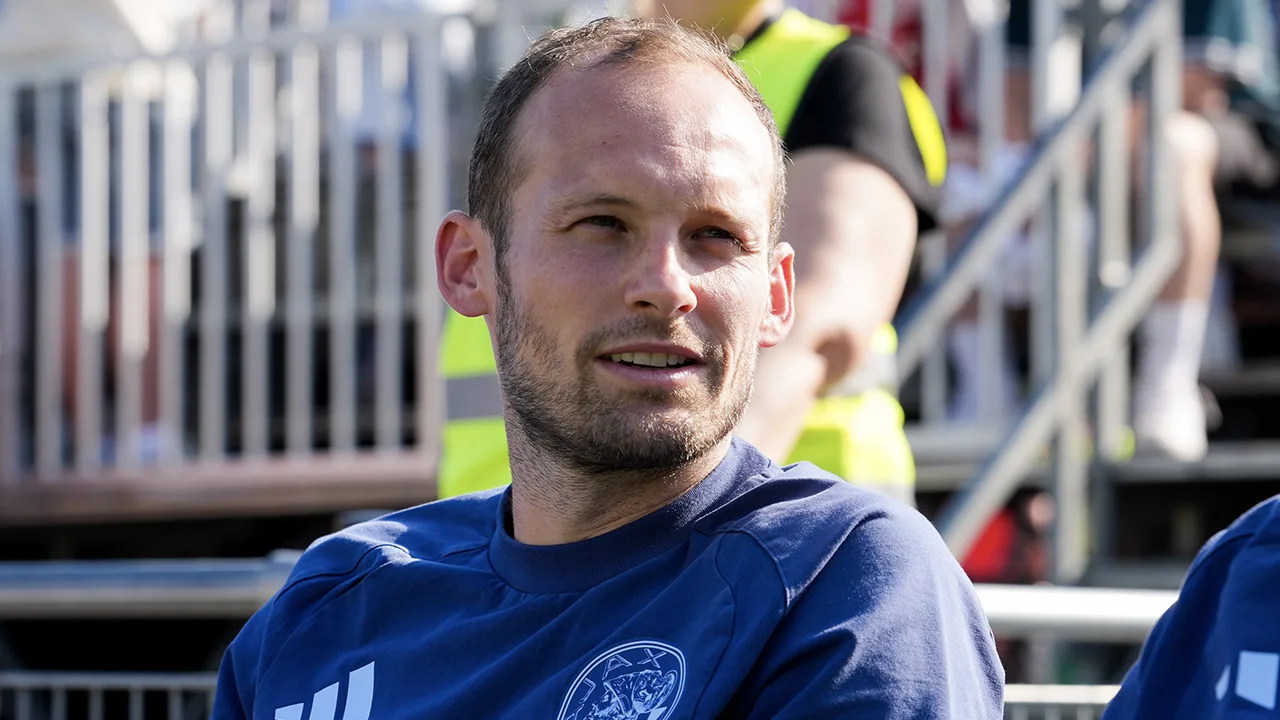 Ajax geeft zege op Bochum in blessuretijd uit handen bij officieuze rentree Daley Blind