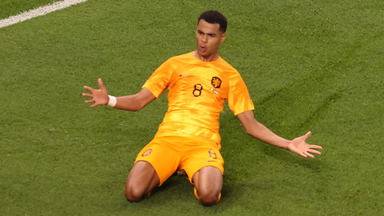 Oranje opent WK met zege op Senegal door twee late treffers