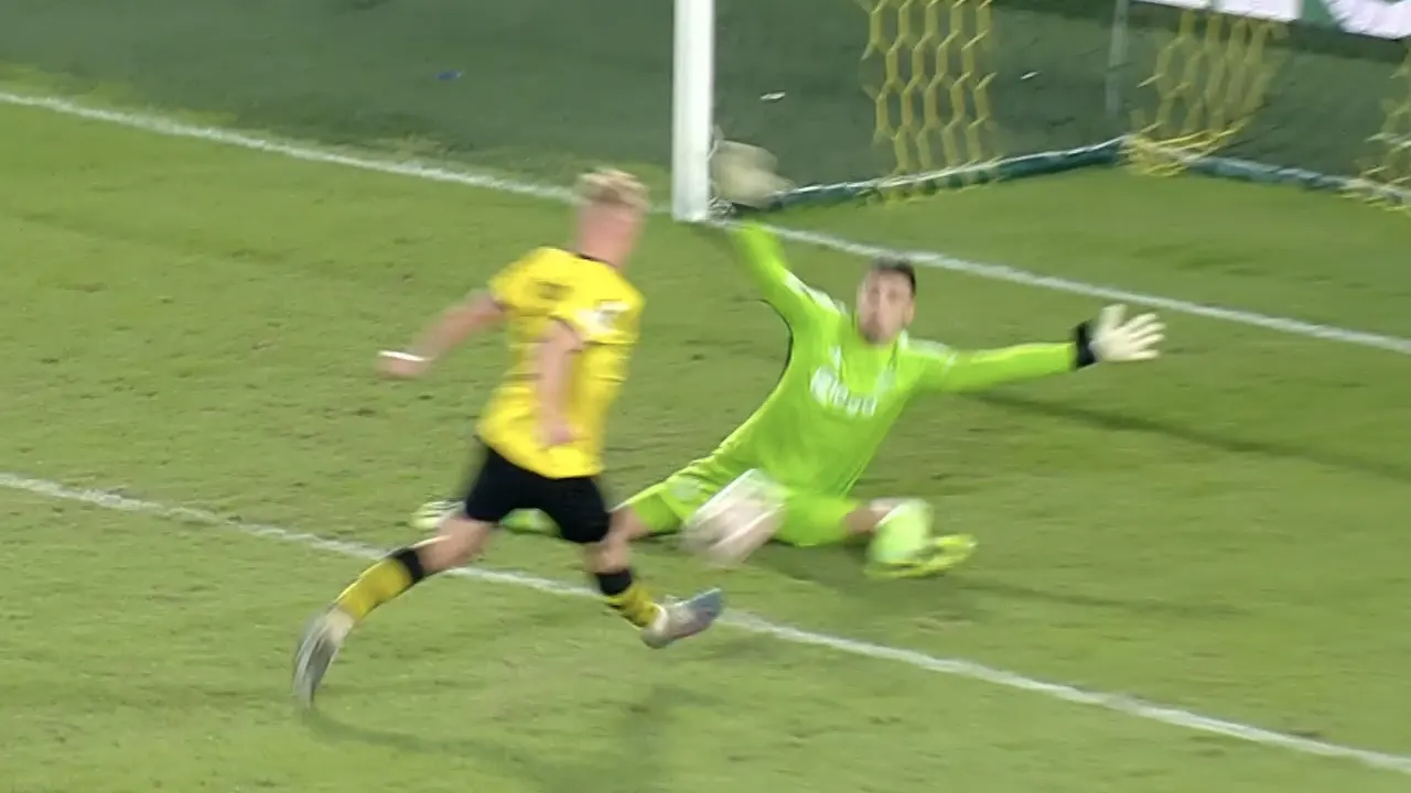 KANS: Grote kans voor AEK Athene, maar Gorter redt knap