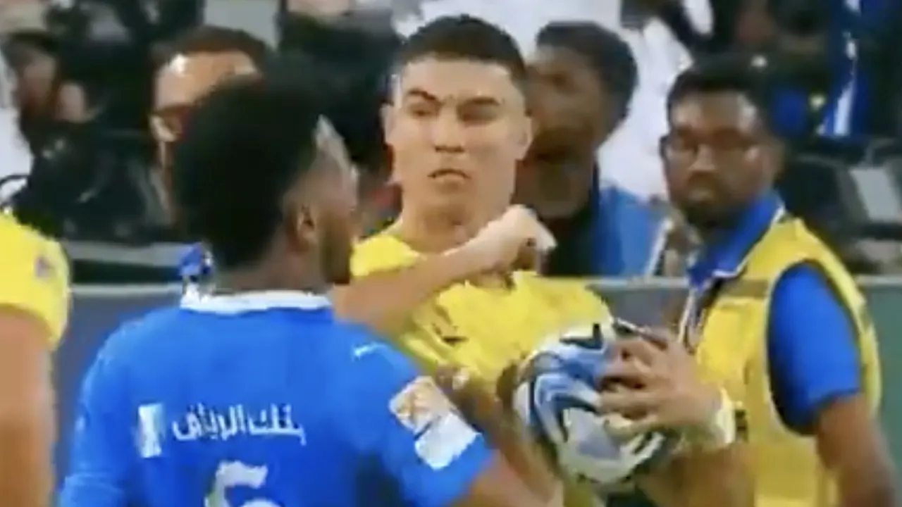 Video: Ronaldo deelt beuk uit in Saudische Super Cup en krijgt direct rood
