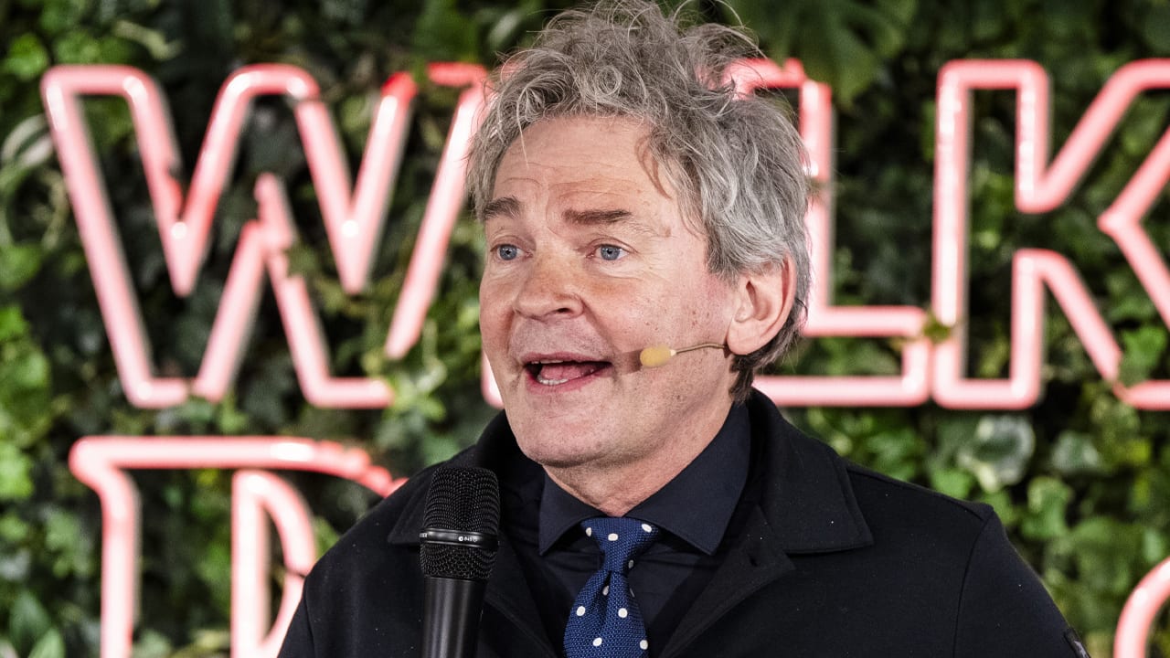 Matthijs van Nieuwkerk gaat weer de theaters in