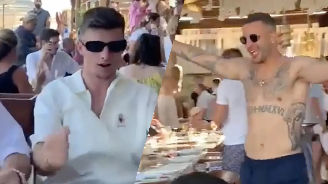 Heerlijke vakantiebeelden: Engelse spelers gaan los op 'Sweet Caroline' 