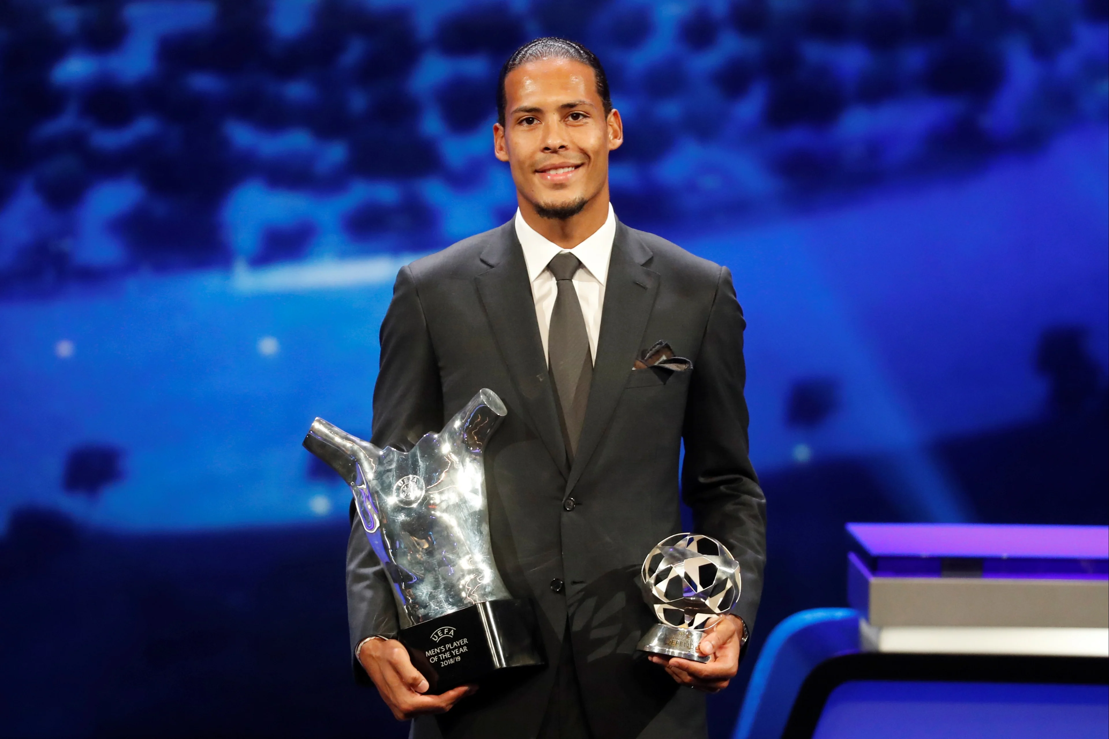 Van Dijk verkozen tot Europees voetballer van het jaar