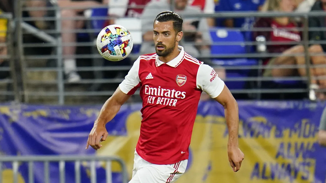 Neergestoken verdediger Pablo Marí heeft ziekenhuis verlaten