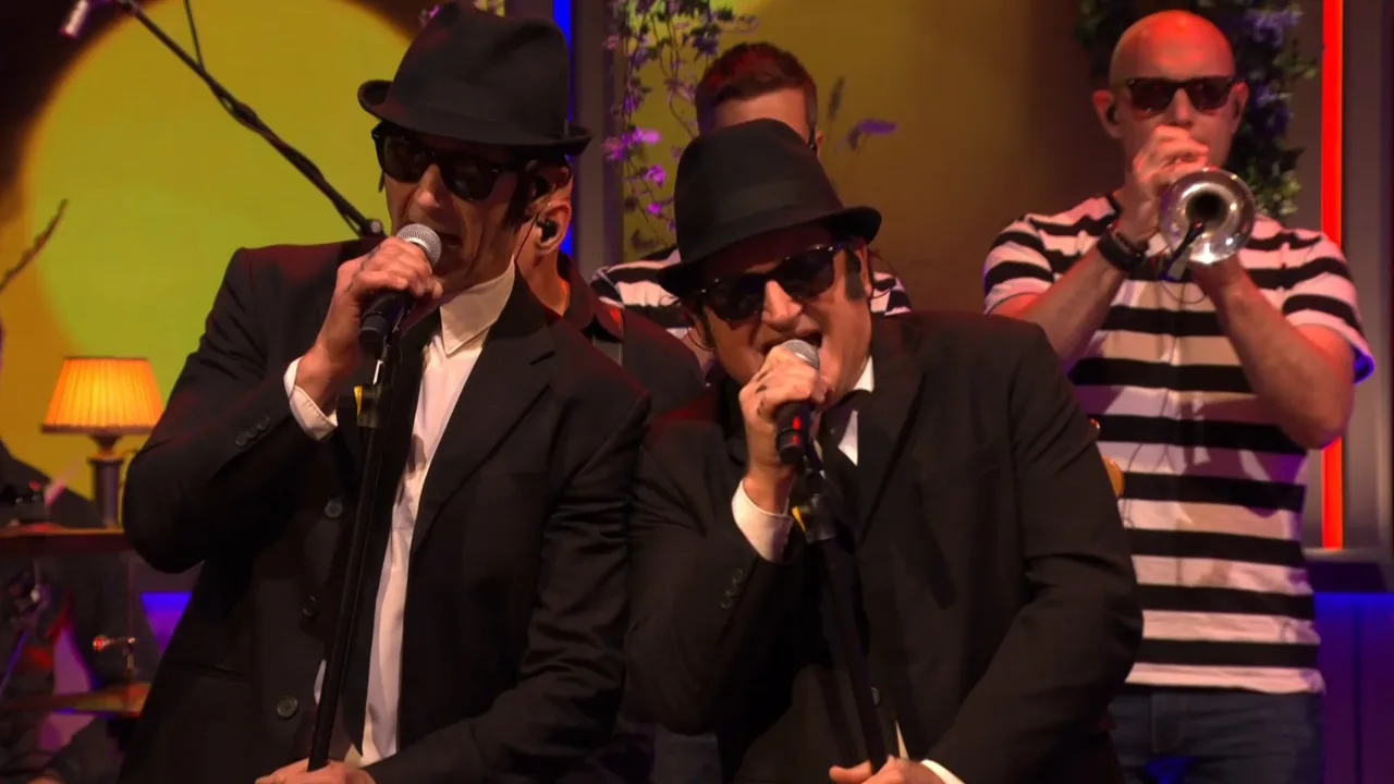 Brothers of Blues zingen klassieker Soul Man tijdens opening De Oranjezondag