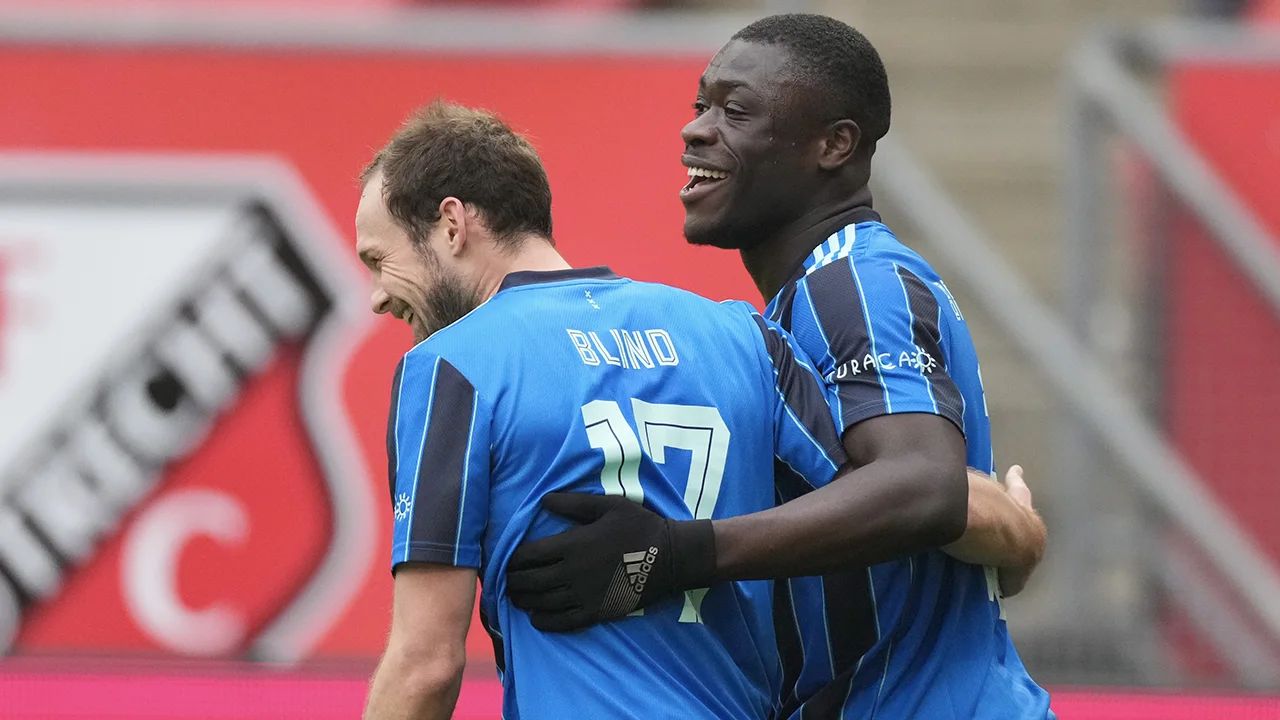 Teruggekeerde Brian Brobbey schiet Ajax langs FC Utrecht