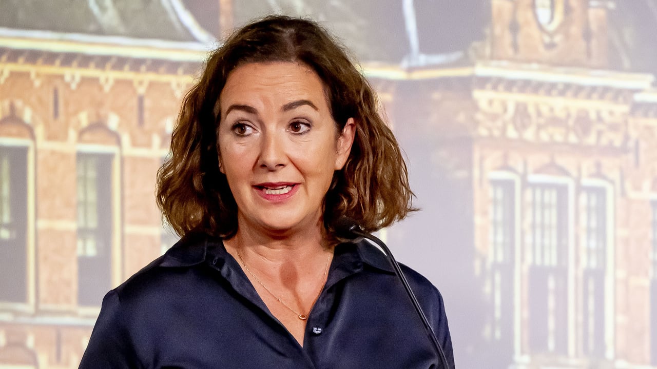 Femke Halsema tijdens Binnenhoflezing: 'Investeer fors in onze politie-eenheden'