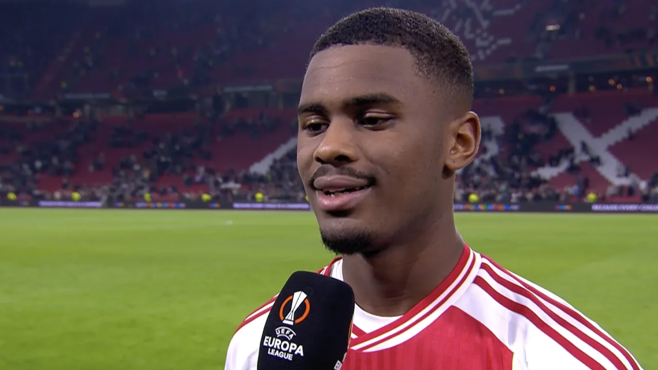 Hato jongste aanvoerder van Ajax ooit: 'Ik draag de band, maar moet gewoon doen wat ik altijd doe'