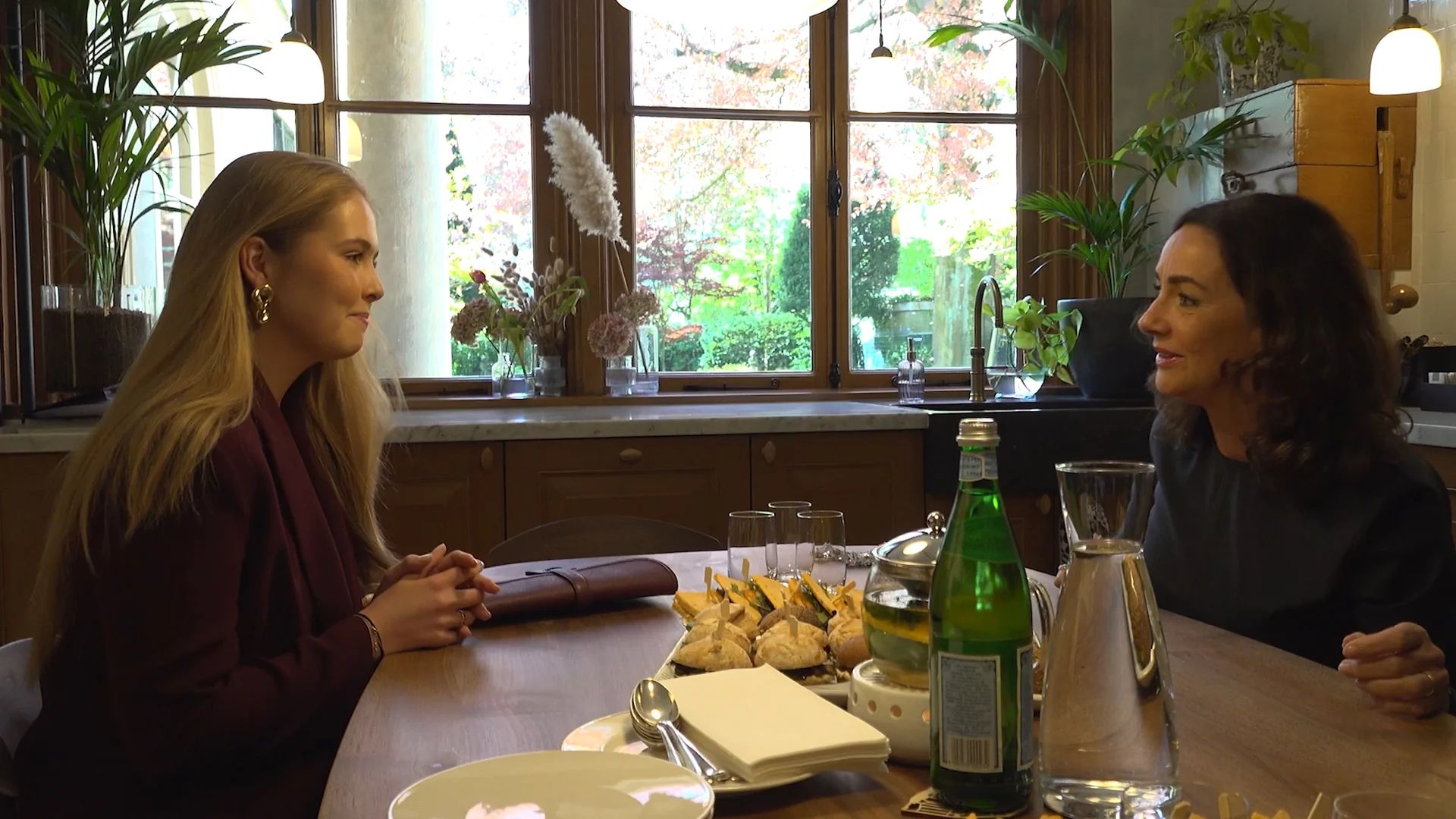 Prinses Amalia bruncht met Amsterdamse burgemeester Femke Halsema