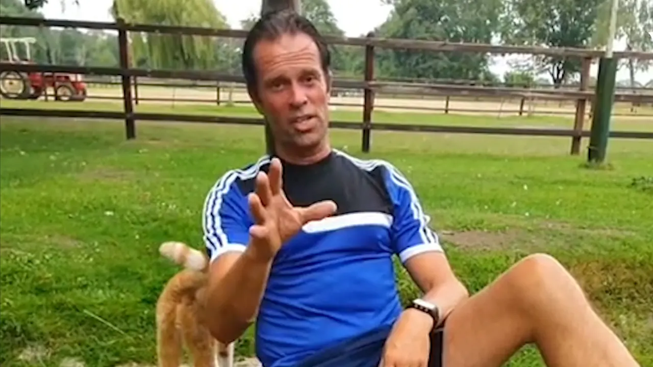 Uitgeputte Bas Nijhuis grapt: 'Voetballers, geef geen lange ballen!'