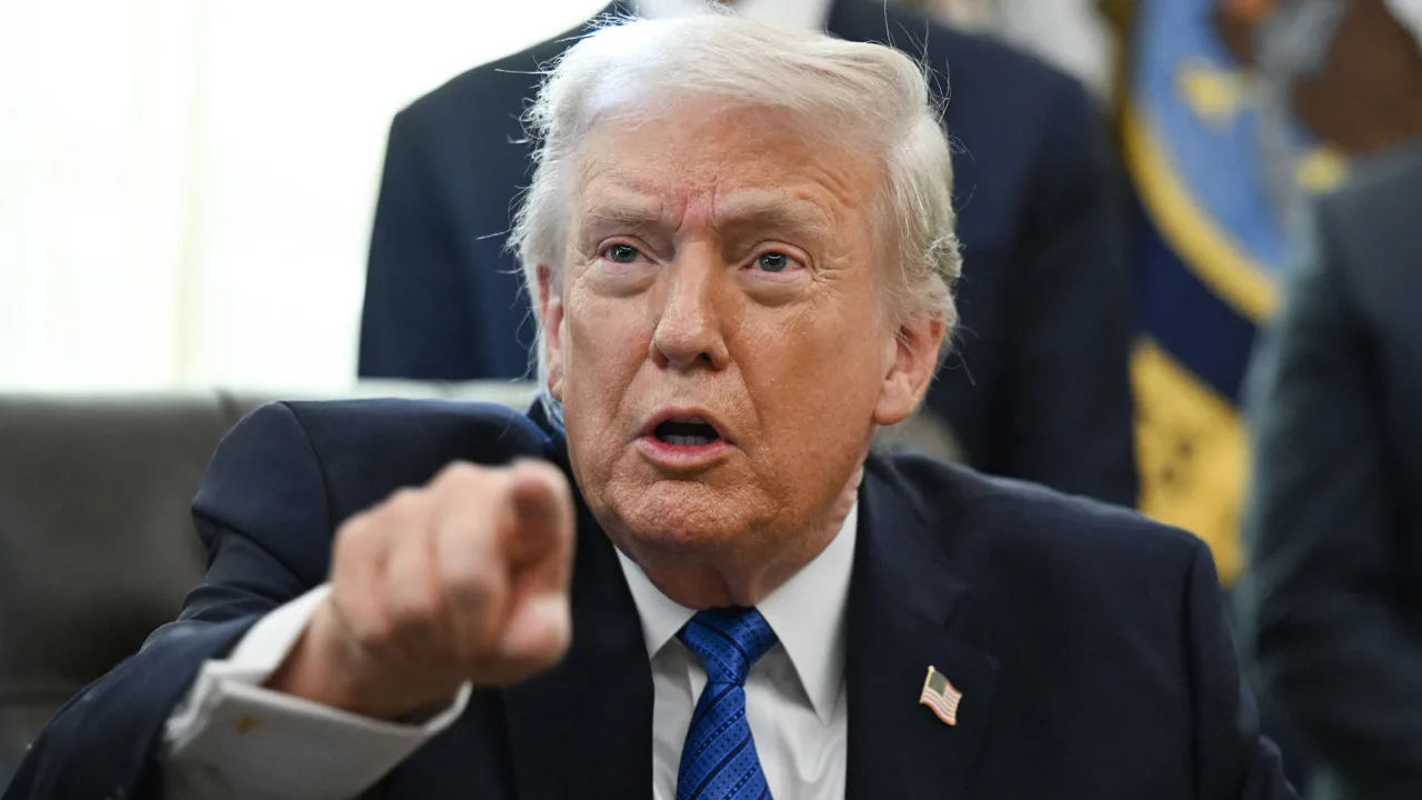 Donald Trump reageert woedend op uitreiking Grammy Awards en dreigt met rechtszaak