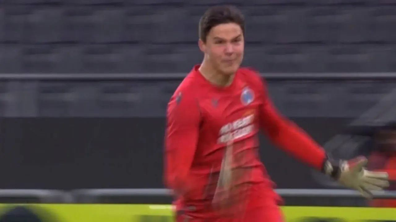 SPECTACULAIR! Keeper Club Brugge O19 scoort in minuut 95 tegen Real Madrid