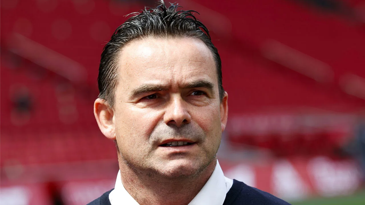Marc Overmars voor een jaar geschorst vanwege grensoverschrijdend gedrag bij Ajax