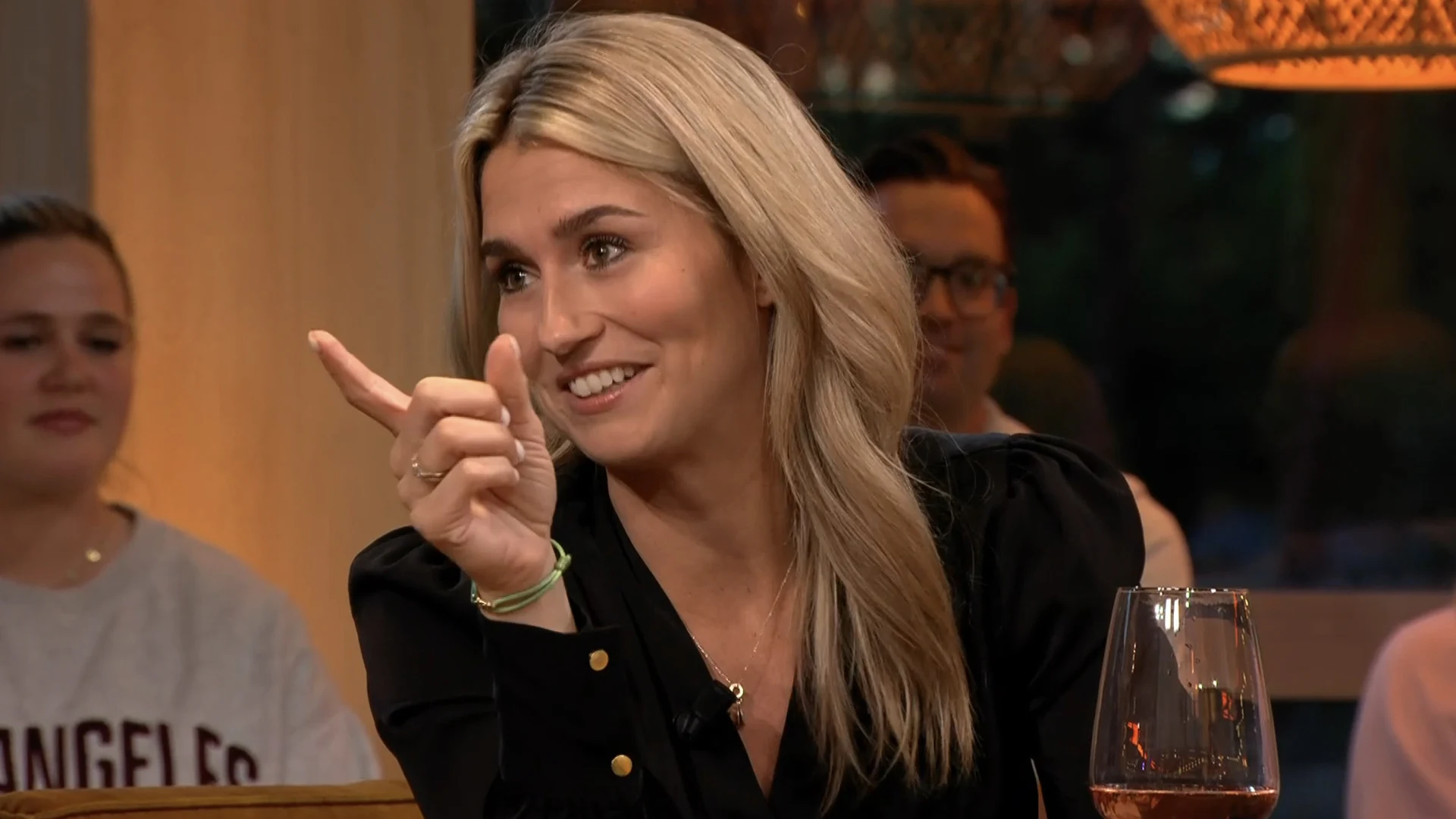 Estavana Polman ziet beelden van zichzelf terug: 'Ik had een paar flessen wijn op!'