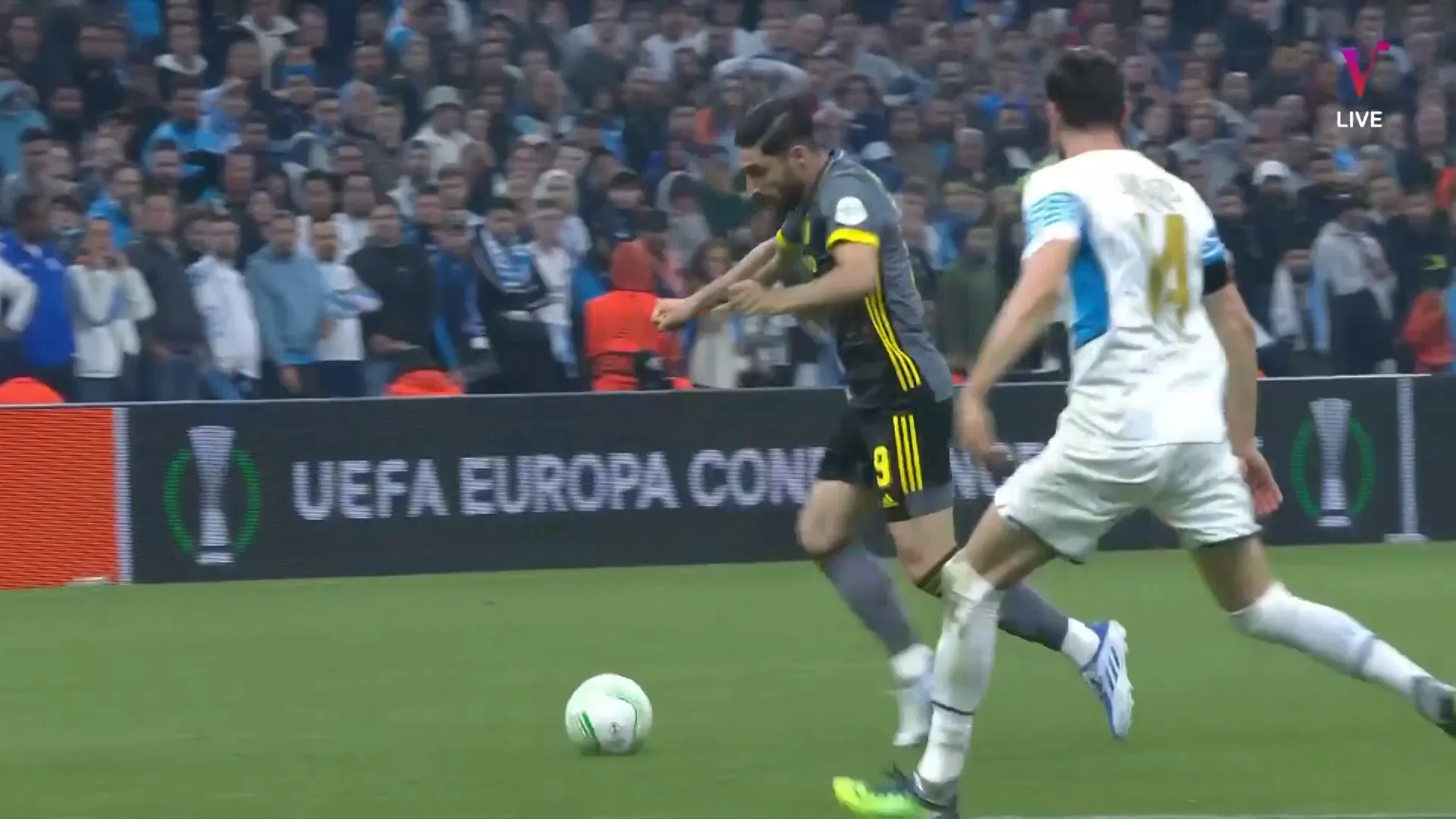 KANS: Mandanda stopt de eerste inzet van Jahanbakhsh