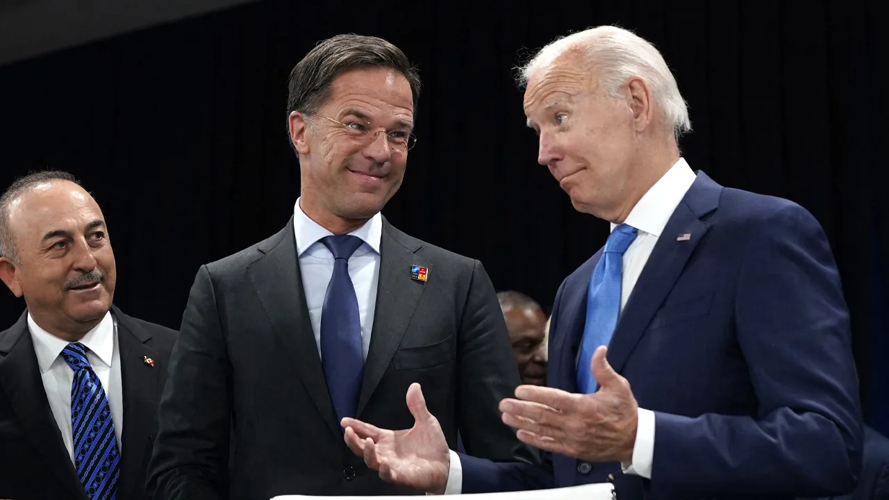 Biden feliciteert Oranje met zege en corrigeert tweet Rutte