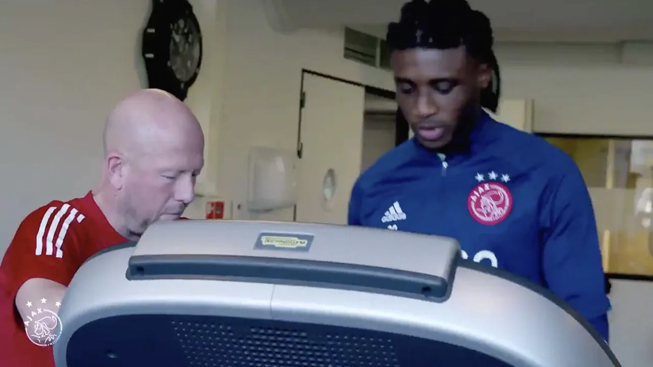 Ajax-fysio geen fan van muzieksmaak Kudus: 'Eerlijk gezegd ben ik af en toe weggelopen'