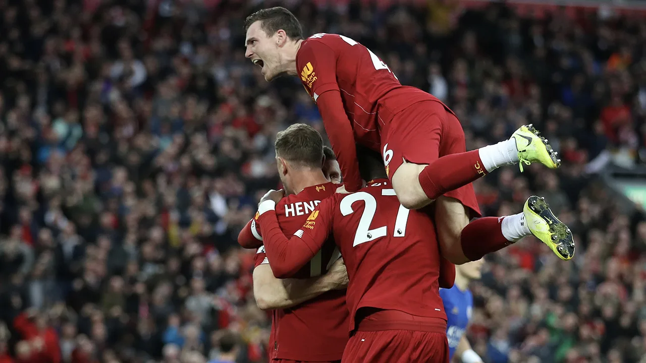 Liverpool ontsnapt in extra tijd aan averij