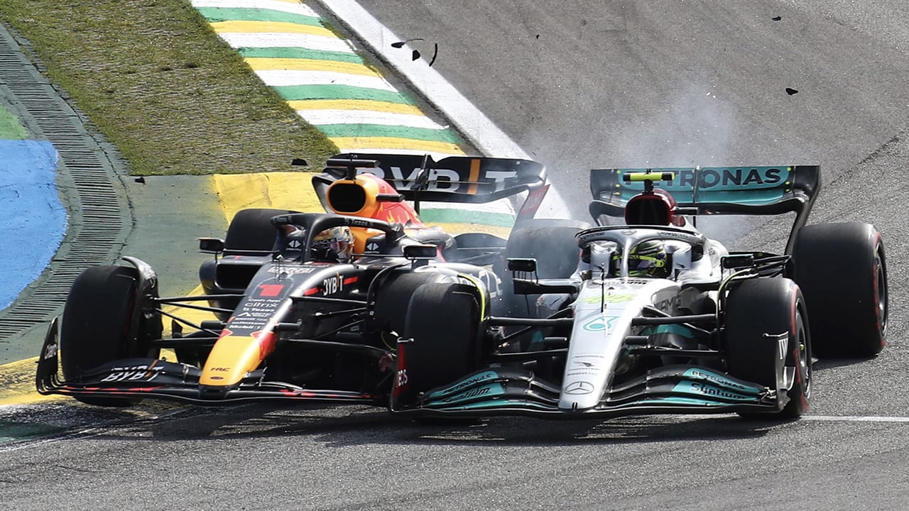 Hamilton over incident met Verstappen: 'Je weet hoe het is met Max...'
