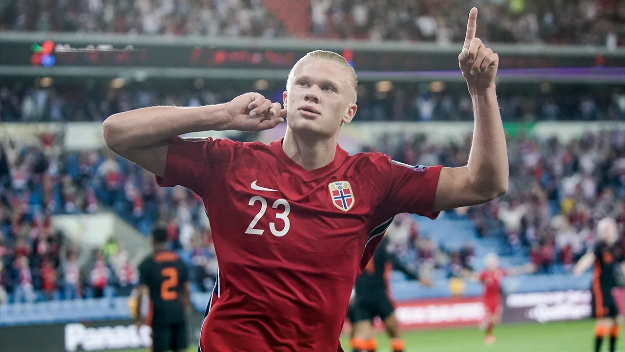 Mossou lyrisch over Haaland: 'Voortdurend gevaarlijk in veredeld houthakkers-elftal'