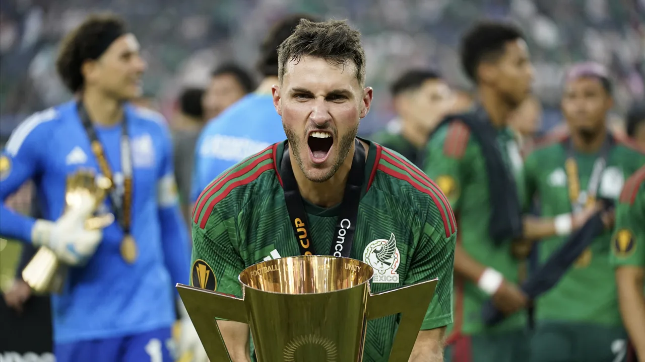 Feyenoord-spits Giménez bezorgt Mexico de Gold Cup na prachtige solo