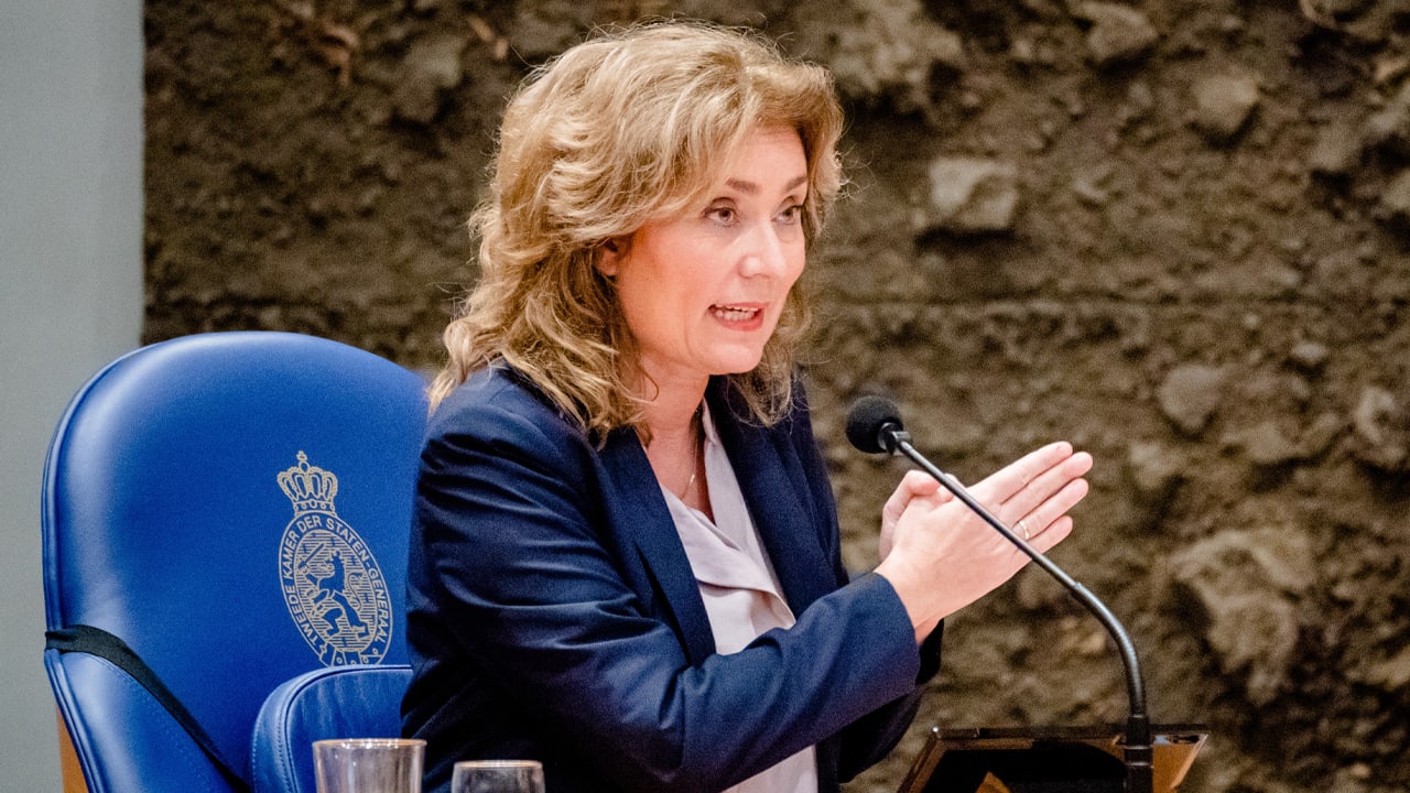 Bergkamp schrijft brief aan Kamer: 'Besluit tot onderzoek naar Arib was zorgvuldig'