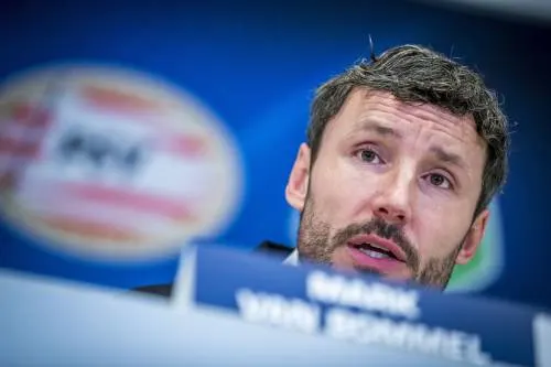 Van Bommel: eerste helft ontzettend slordig