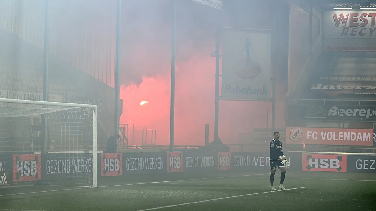FC Volendam via nieuw kunstgrasveld naar natuurgras