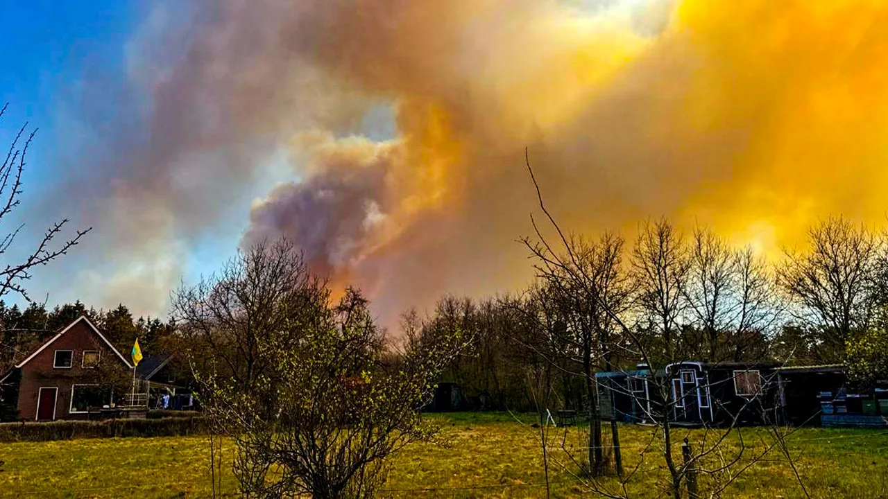 Grote natuurbrand Ede veroorzaakt door oefening van Defensie