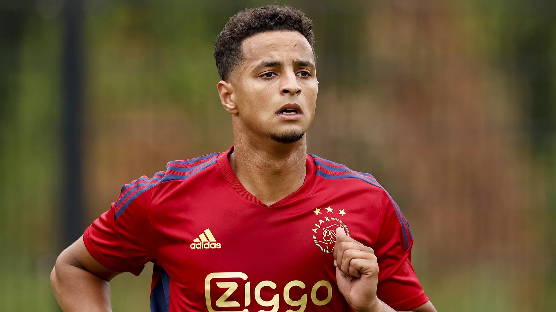 Ihattaren werkt aan terugkeer in het profvoetbal: ‘Ik woog op een gegeven moment 117 kilo’