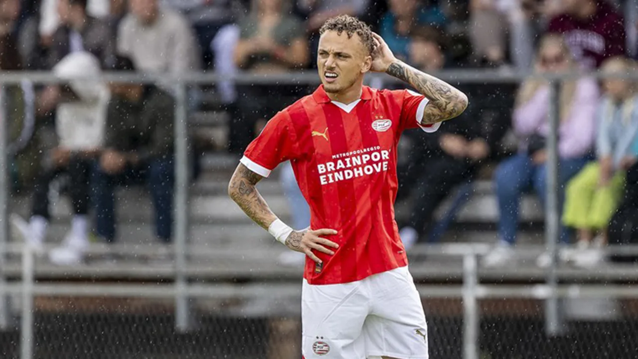 PSV wint van FC Augsburg bij officieuze debuut Noa Lang