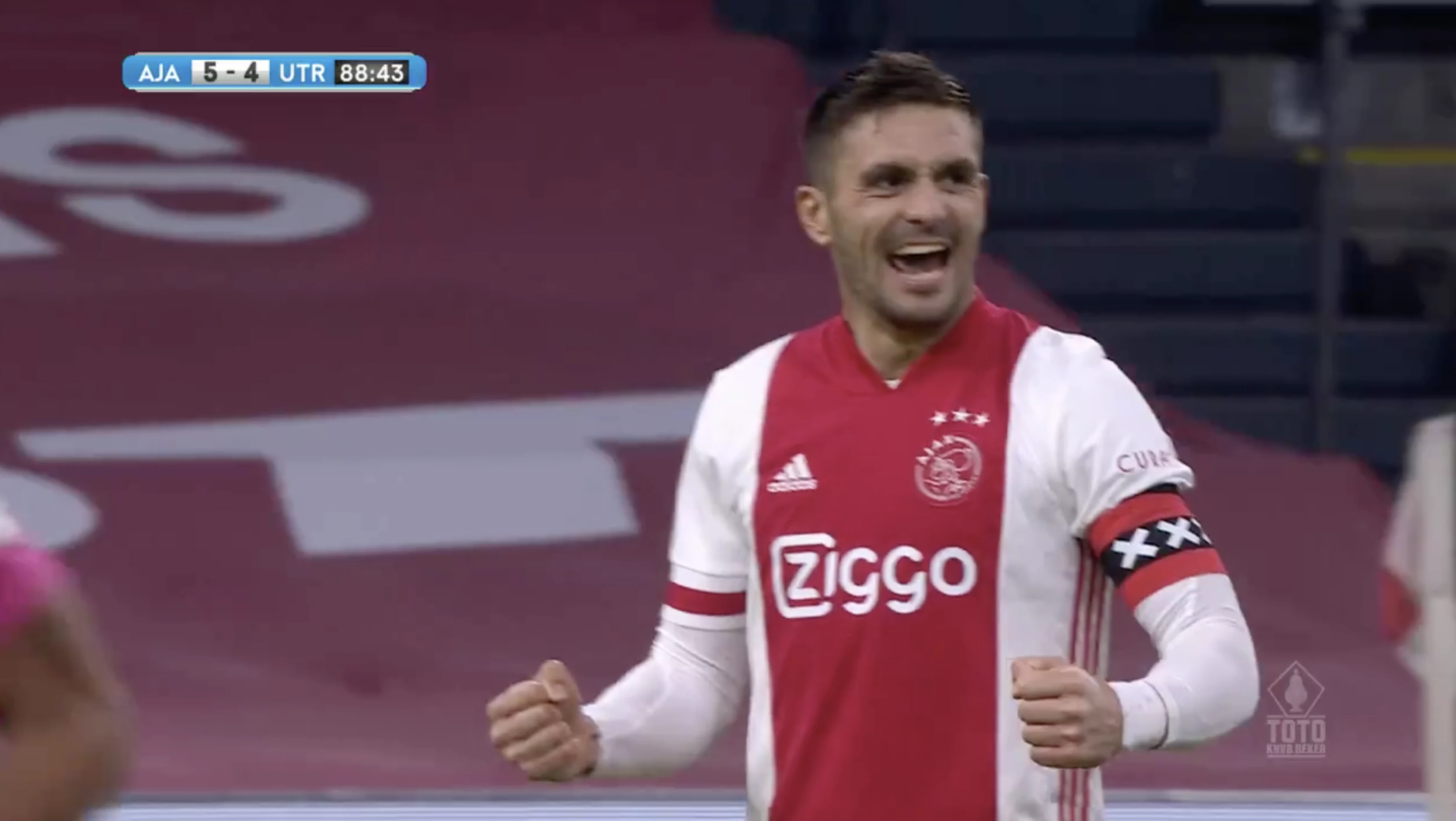 GEMIST? Tadić beslist krankzinnige wedstrijd met weergaloze treffer