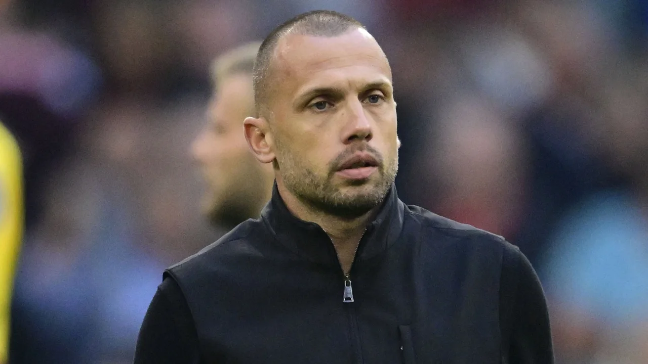 Ajax voegt extra assistent-trainer toe aan technische staf John Heitinga