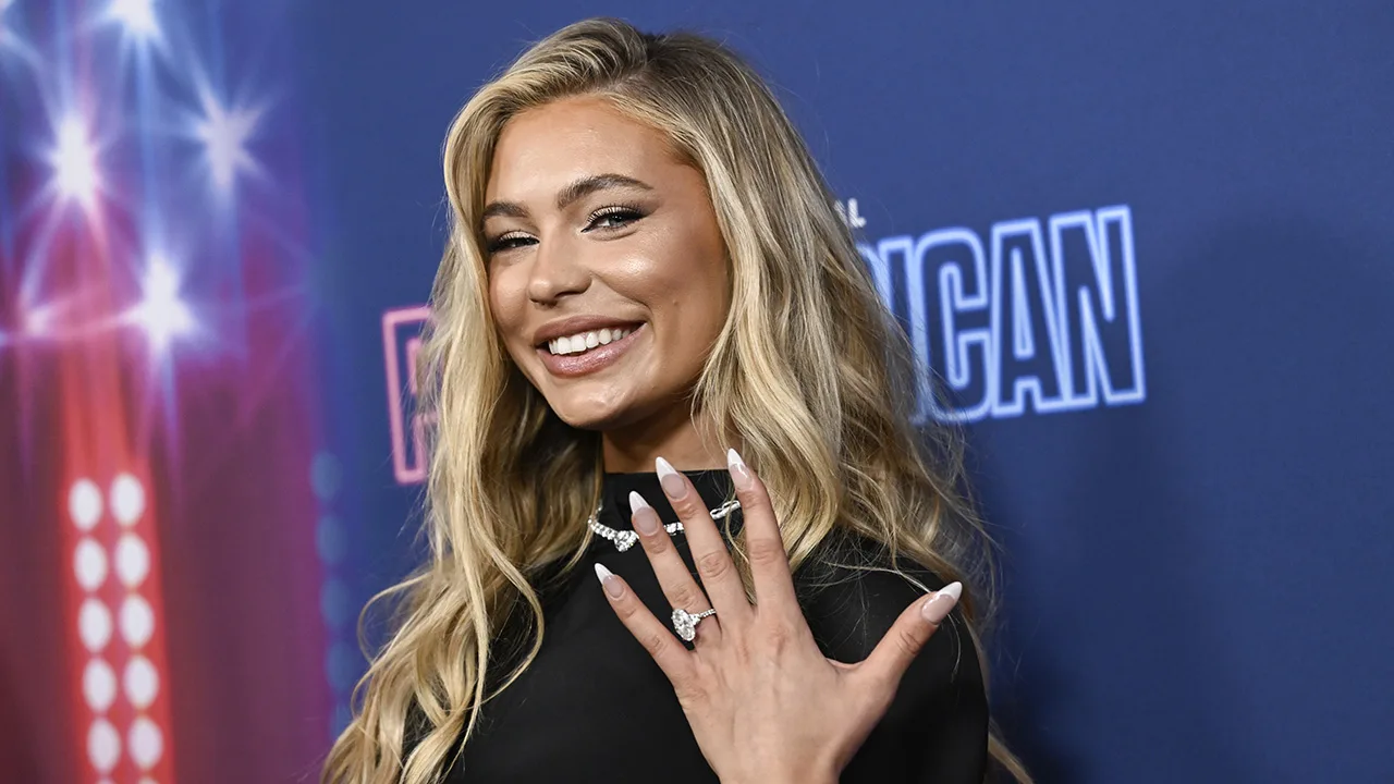 Jutta Leerdam toont details van verlovingsring: 'Hij heeft de vorm van een ijsbaan'