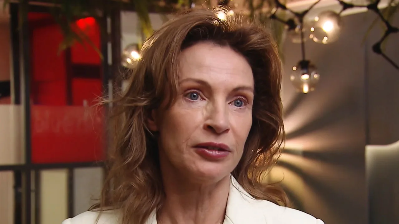Astrid Holleeder legt uit waarom zij lange tijd afwezig was bij RTL Tonight