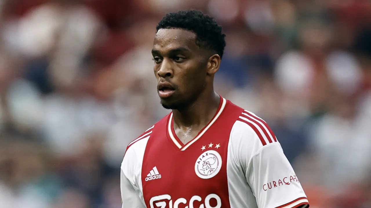 Timber weerstaat interesse Ten Hag en verlengt contract bij Ajax