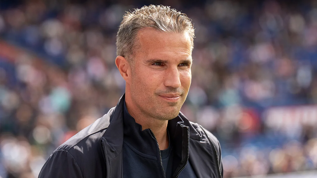 Robin van Persie blijft sowieso tot einde seizoen trainer van Feyenoord