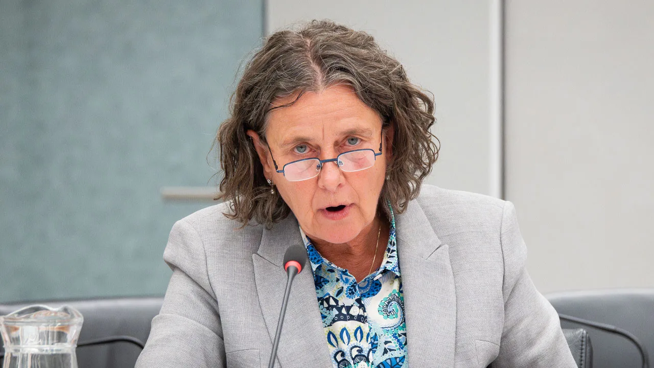 Faber wil proef met toezicht op overlastgevende asielzoekers