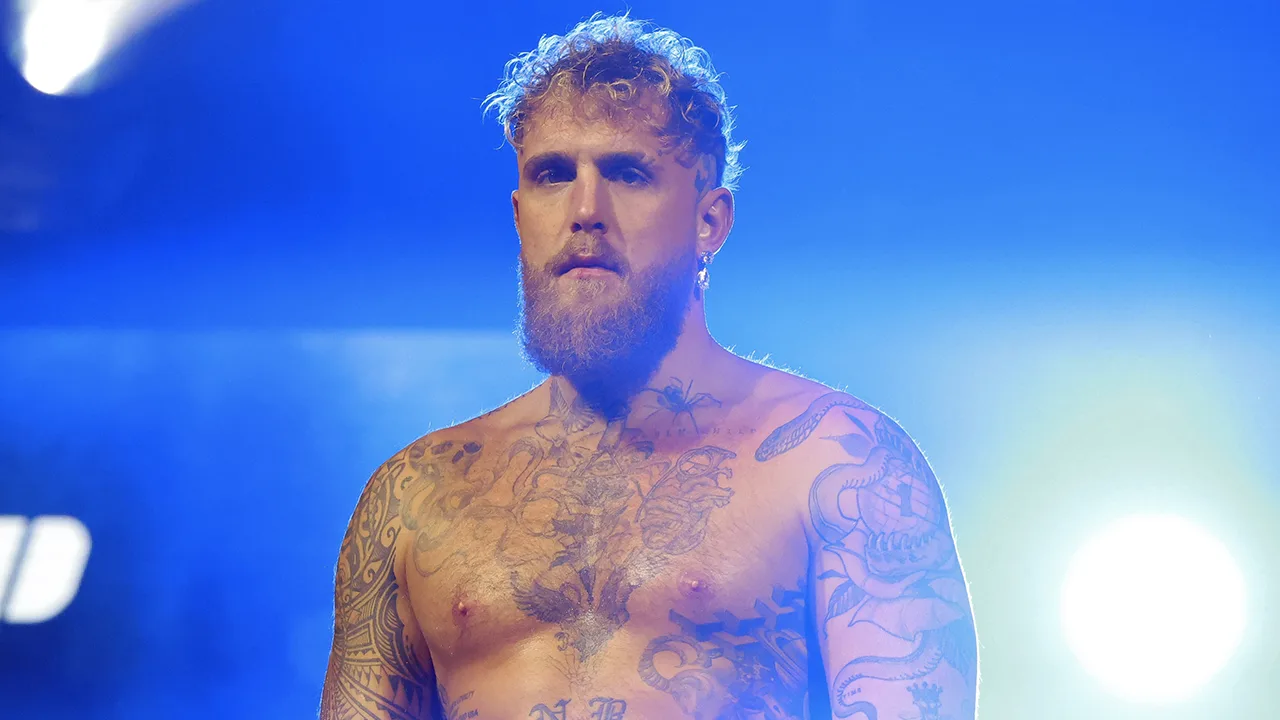 Video: Jake Paul poseert met doodgeschoten herten, eenden en alligator: 'Is geen wreedheid'