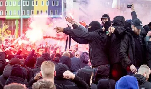 Ajax beboet wegens vuurwerk